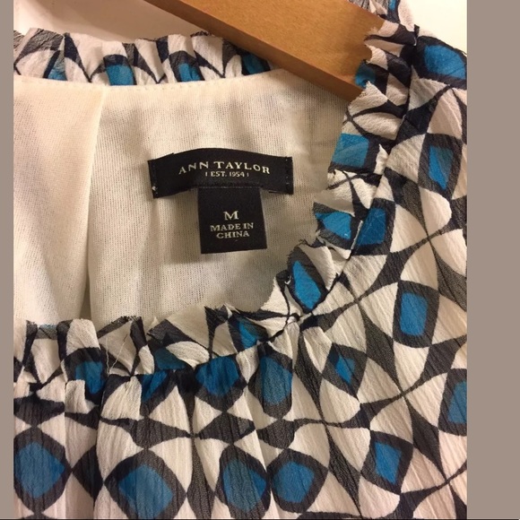 Ann Taylor Sleeveless Geometric Top. Size Medium - Picture 2 of 5